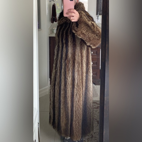 Fur Coat - Racoon - Picture 2 of 12